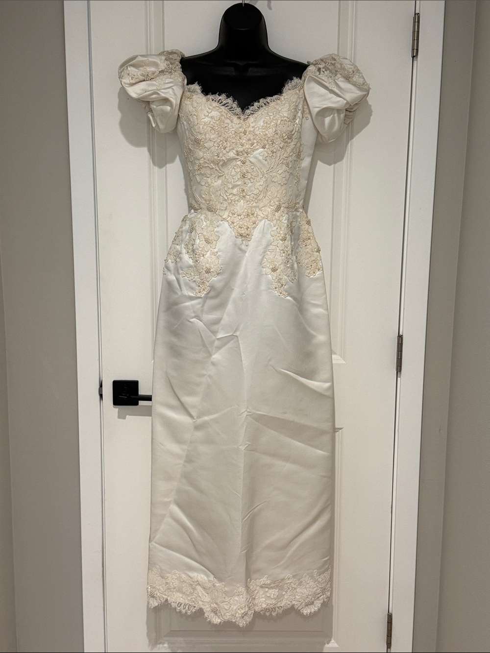 Vintage Puff Sleeve Bow Back Wedding Dress